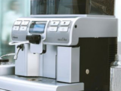 Mise à disposition gratuite machine à café : bon plan ou pas ?
